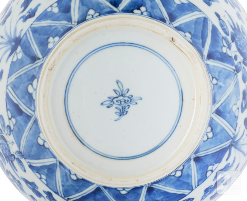 清康熙 青花纏枝蓮紋水煙壺底座  CHINA, QING DYNASTY, KANGXI PERIOD (1662-1722) - 图3